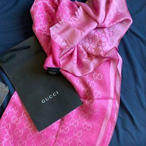 classic Gucci two-sided double G scarf